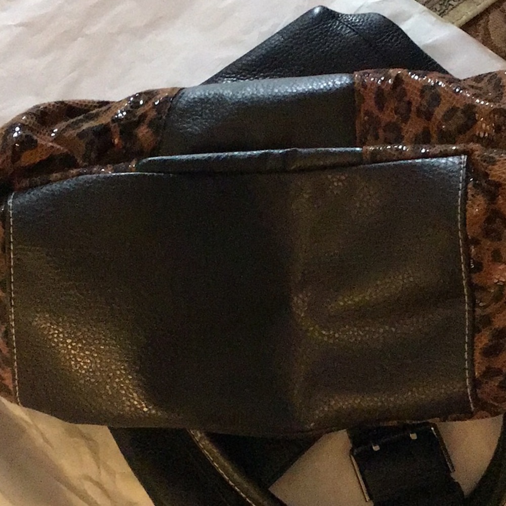 Bueno Leopard Print Purse - Picture 14 of 15